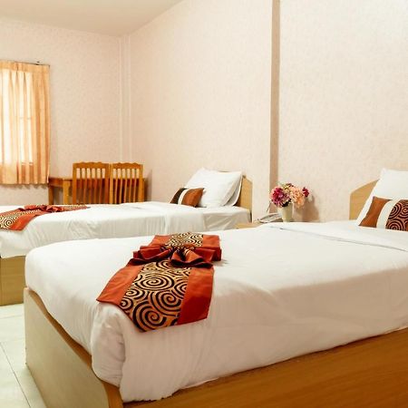 Pn Gold Resort Bangsaen Buitenkant foto