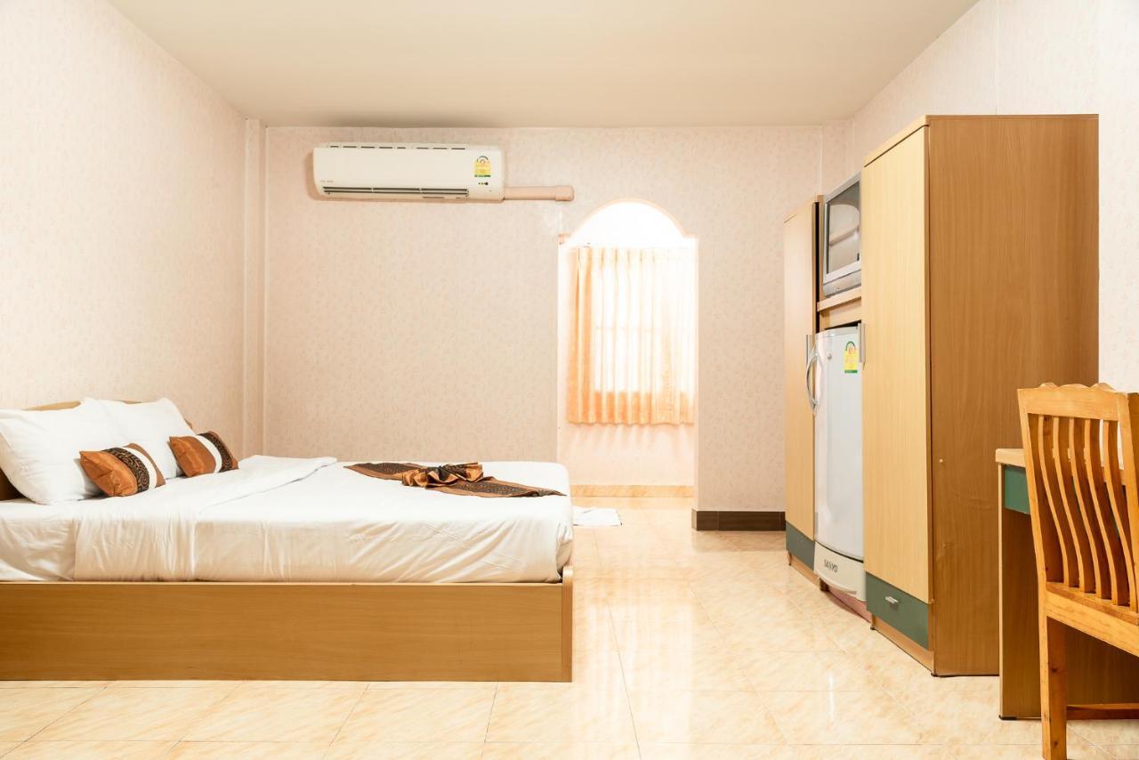 Pn Gold Resort Bangsaen Buitenkant foto