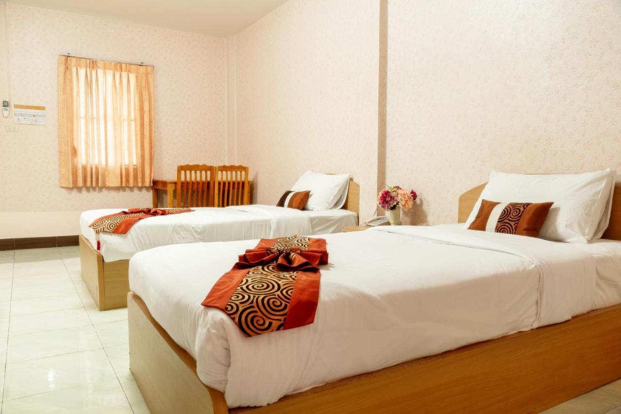 Pn Gold Resort Bangsaen Buitenkant foto