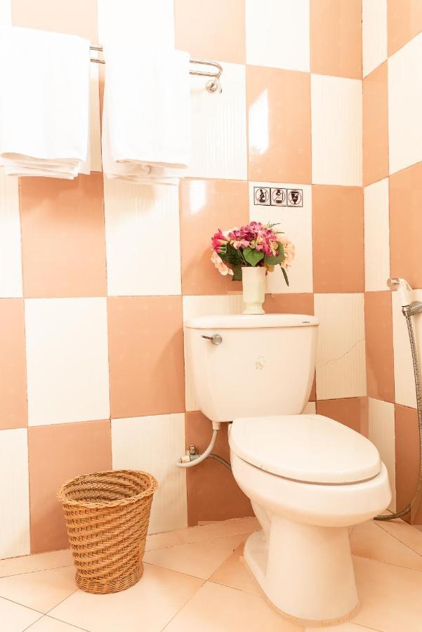 Pn Gold Resort Bangsaen Buitenkant foto