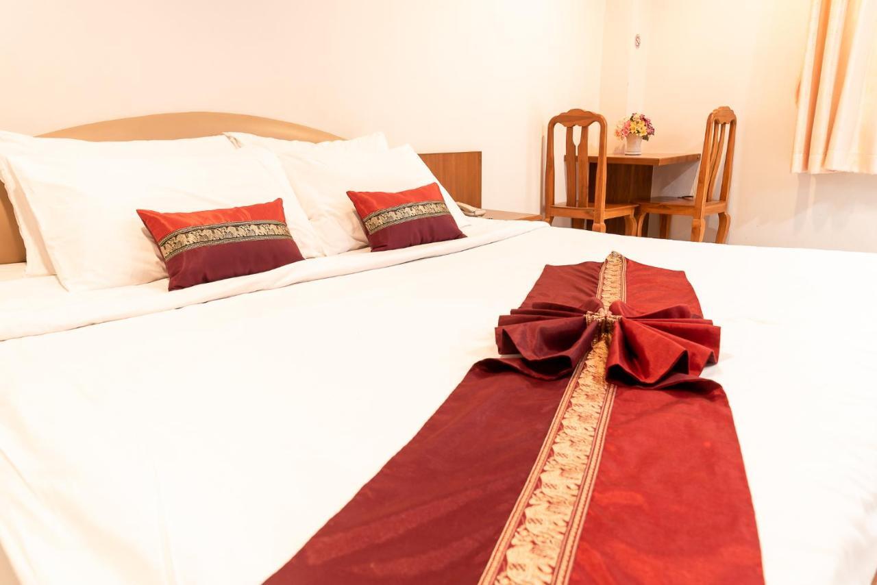 Pn Gold Resort Bangsaen Buitenkant foto