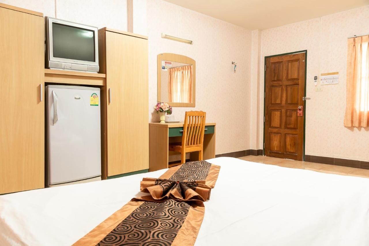 Pn Gold Resort Bangsaen Buitenkant foto