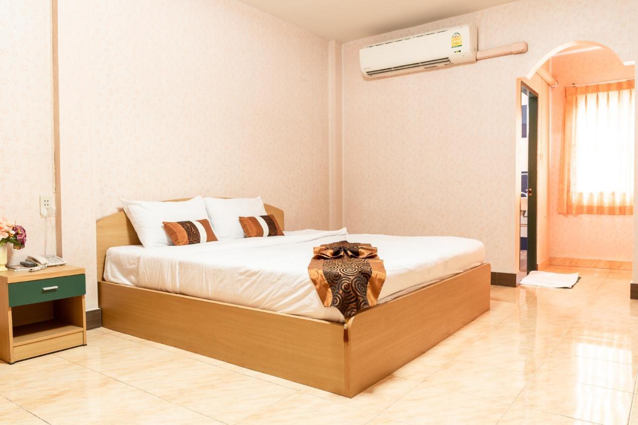 Pn Gold Resort Bangsaen Buitenkant foto