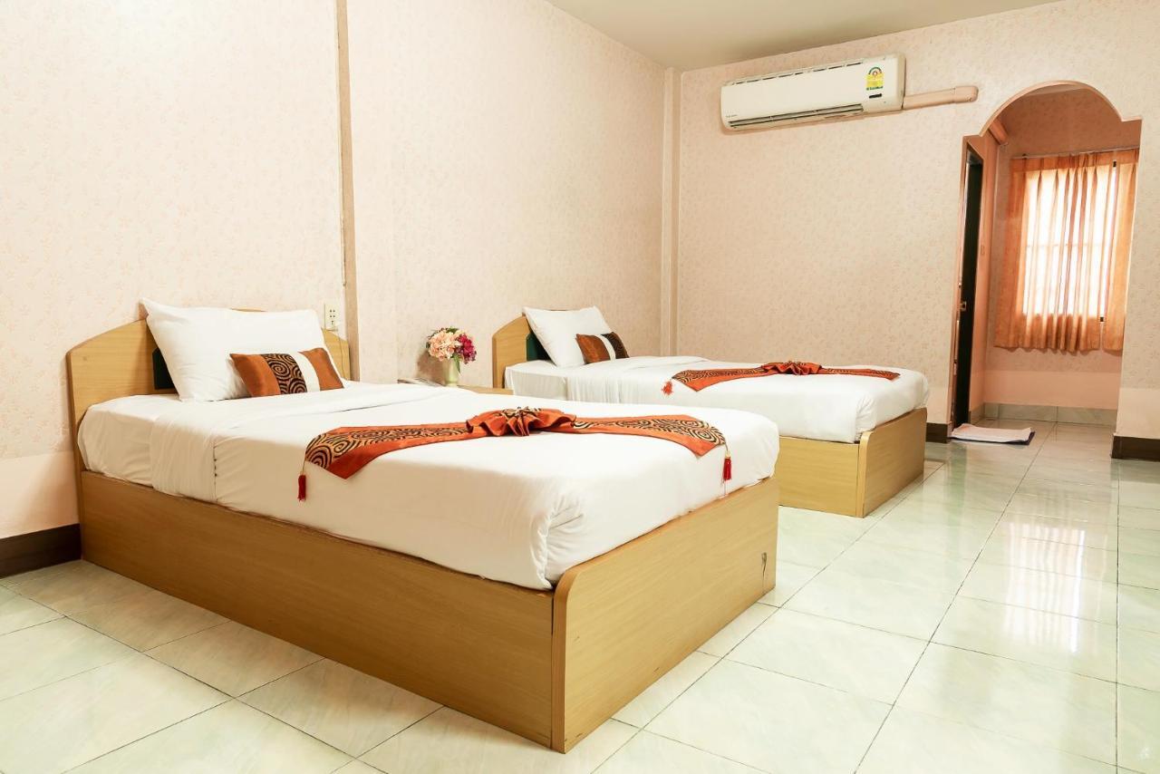 Pn Gold Resort Bangsaen Buitenkant foto