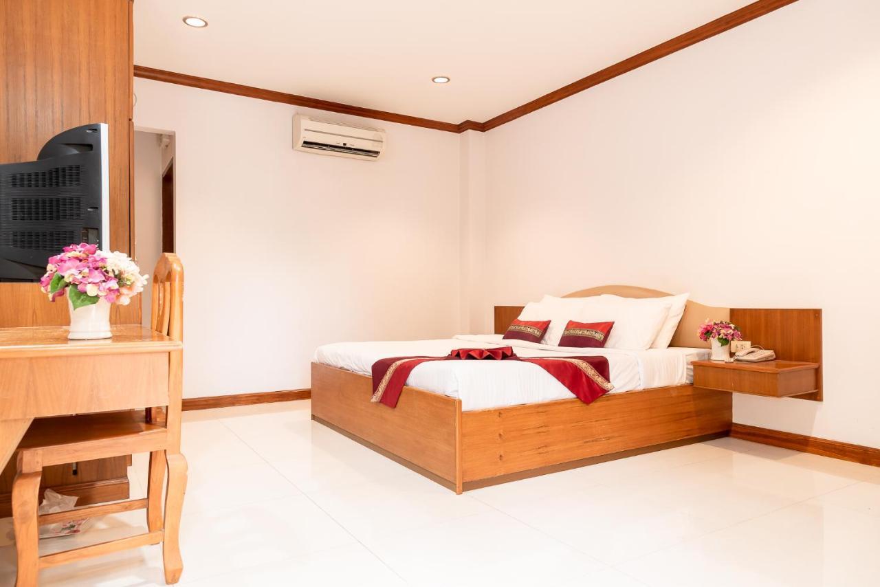 Pn Gold Resort Bangsaen Buitenkant foto