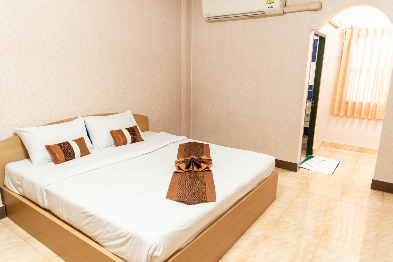 Pn Gold Resort Bangsaen Buitenkant foto
