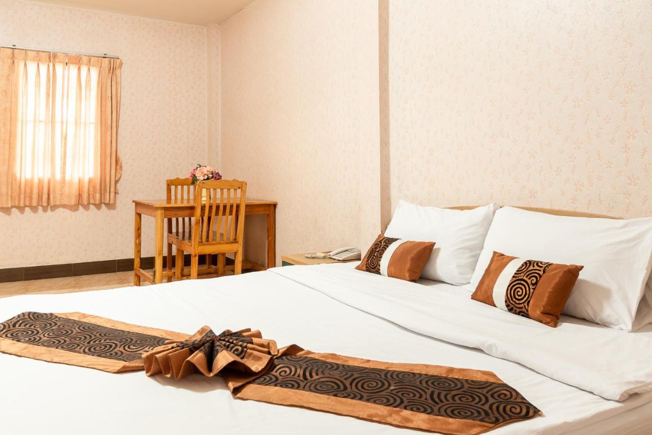 Pn Gold Resort Bangsaen Buitenkant foto