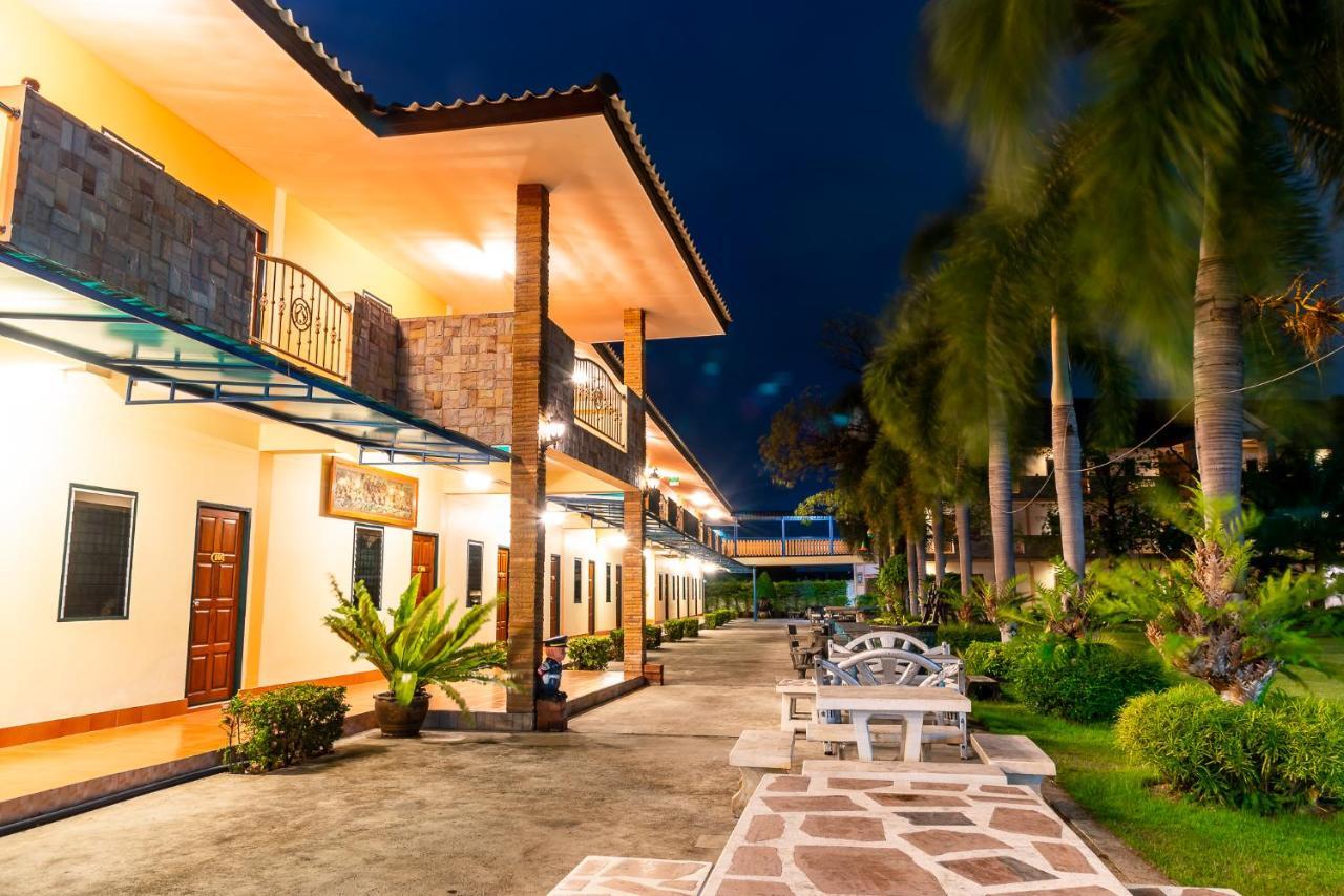 Pn Gold Resort Bangsaen Buitenkant foto