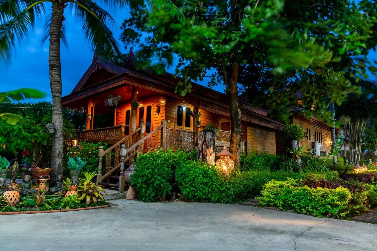 Pn Gold Resort Bangsaen Buitenkant foto