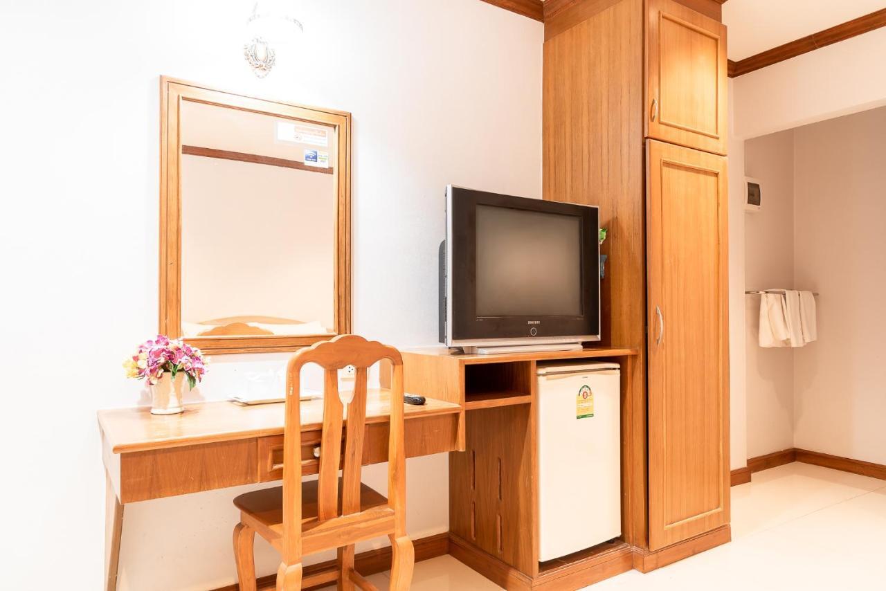 Pn Gold Resort Bangsaen Buitenkant foto