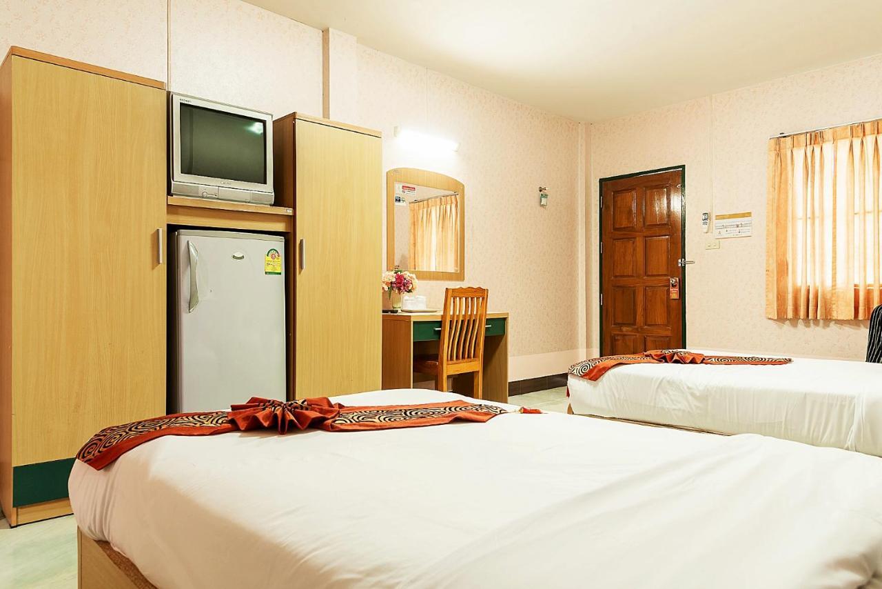 Pn Gold Resort Bangsaen Buitenkant foto