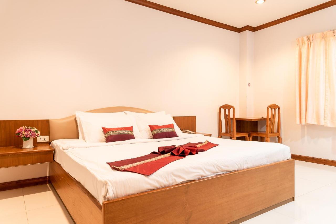 Pn Gold Resort Bangsaen Buitenkant foto