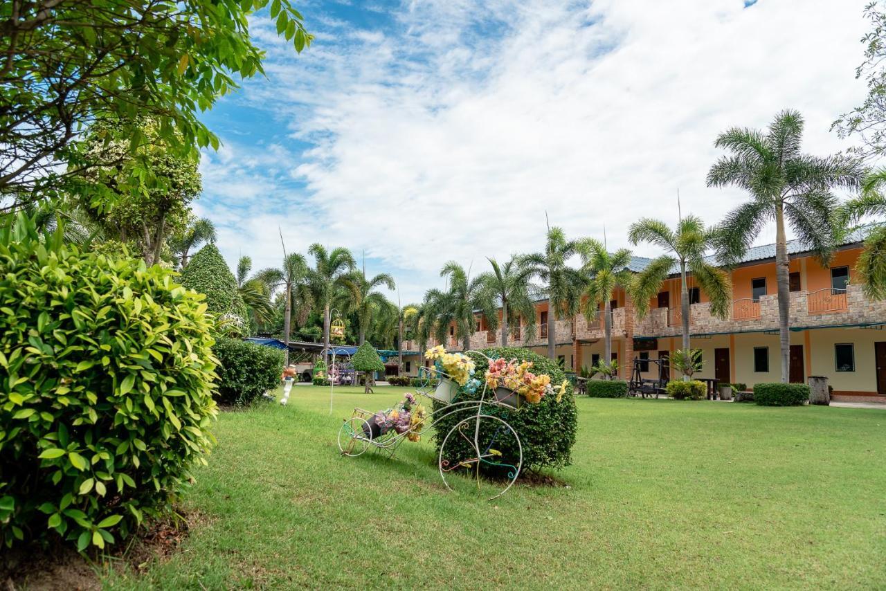 Pn Gold Resort Bangsaen Buitenkant foto