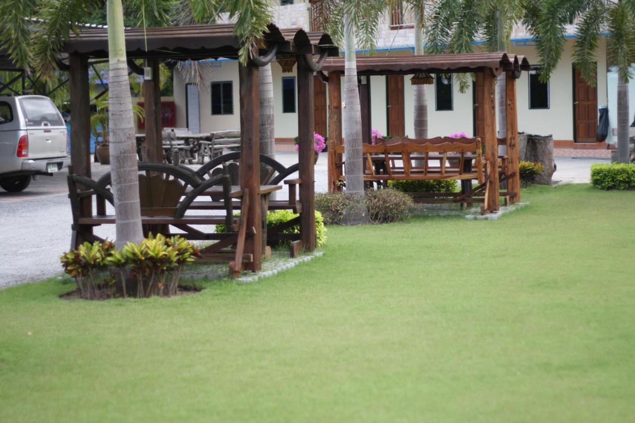 Pn Gold Resort Bangsaen Buitenkant foto