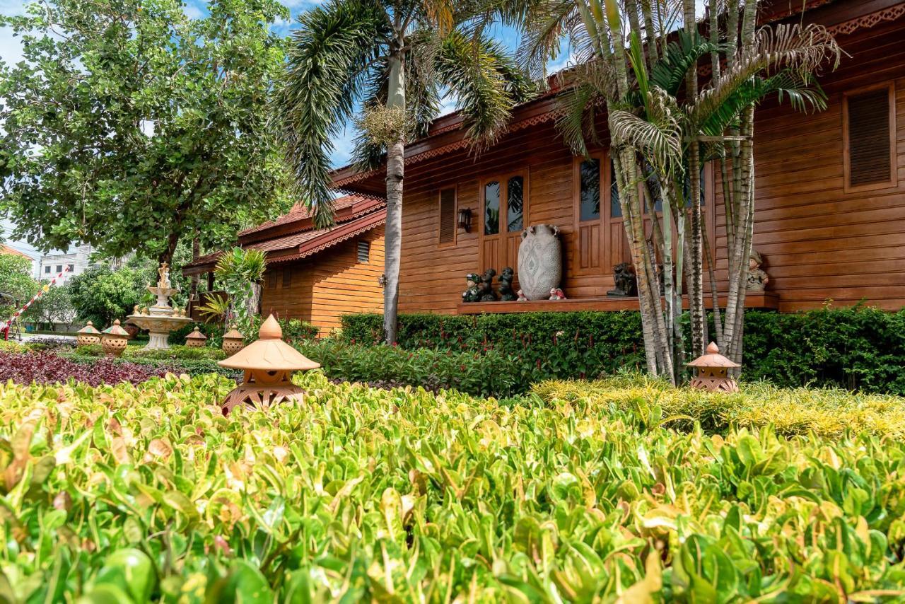 Pn Gold Resort Bangsaen Buitenkant foto