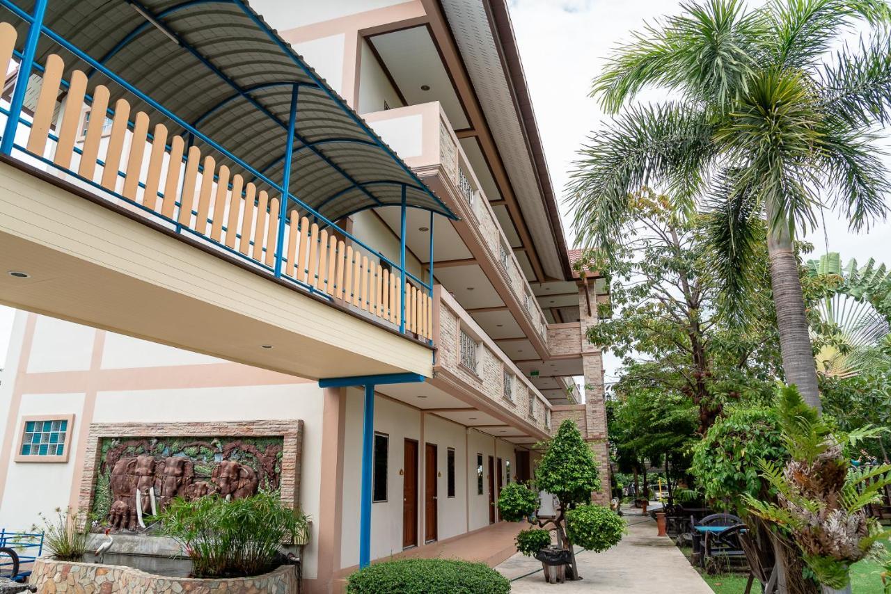 Pn Gold Resort Bangsaen Buitenkant foto