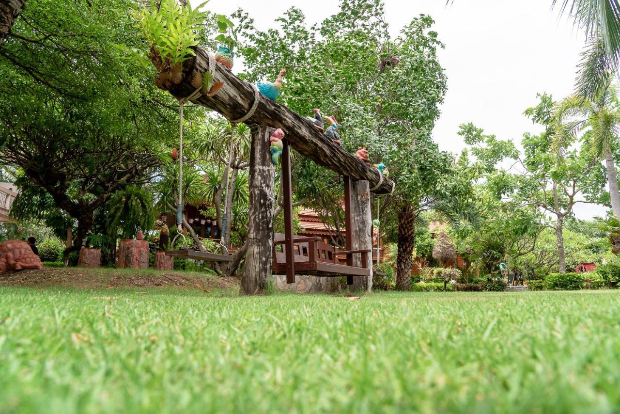 Pn Gold Resort Bangsaen Buitenkant foto