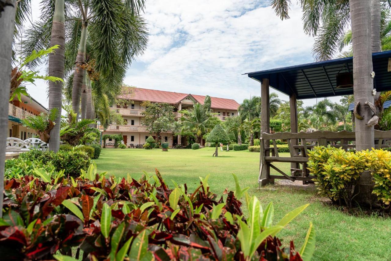 Pn Gold Resort Bangsaen Buitenkant foto