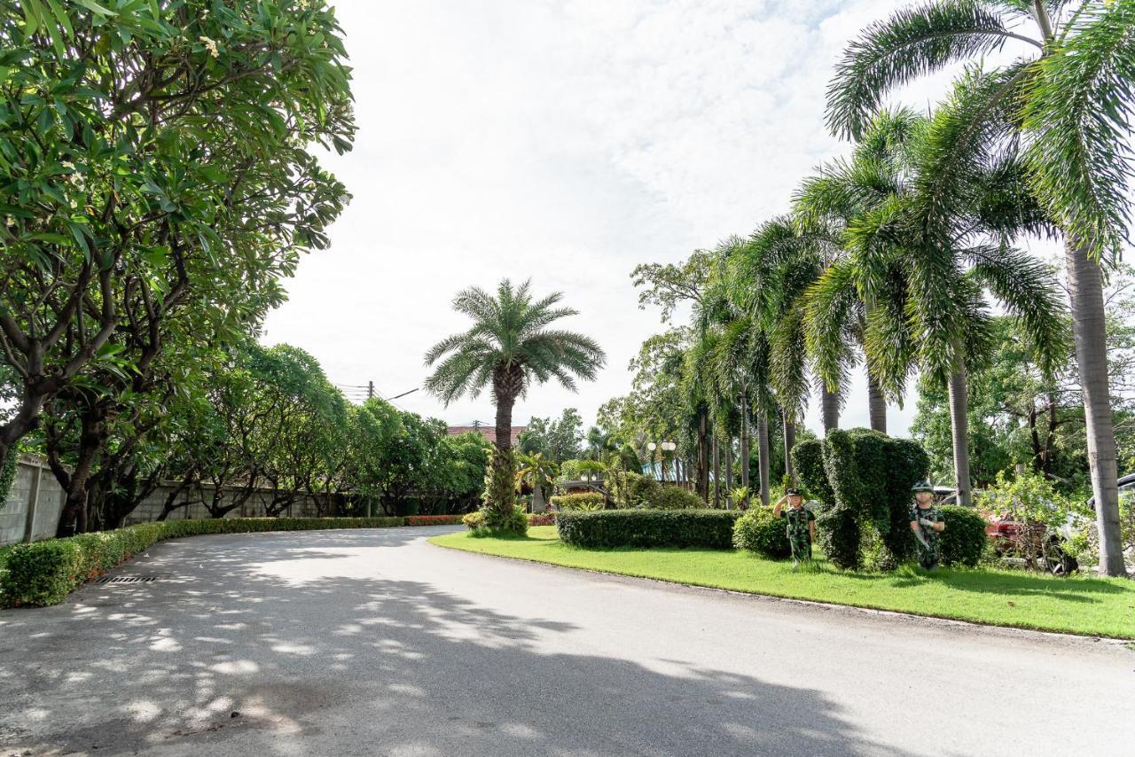 Pn Gold Resort Bangsaen Buitenkant foto