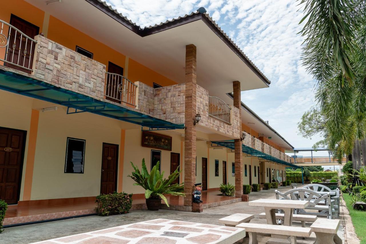 Pn Gold Resort Bangsaen Buitenkant foto