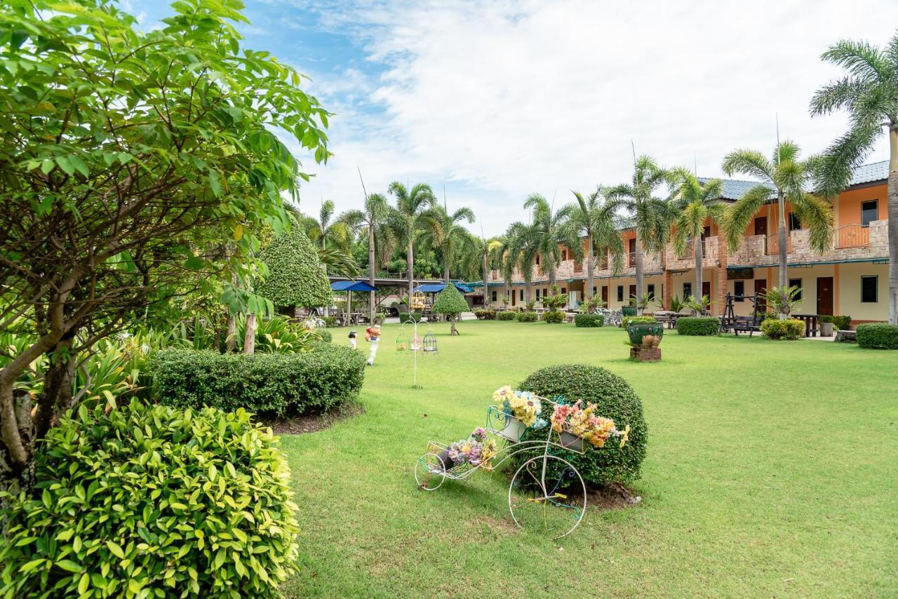 Pn Gold Resort Bangsaen Buitenkant foto