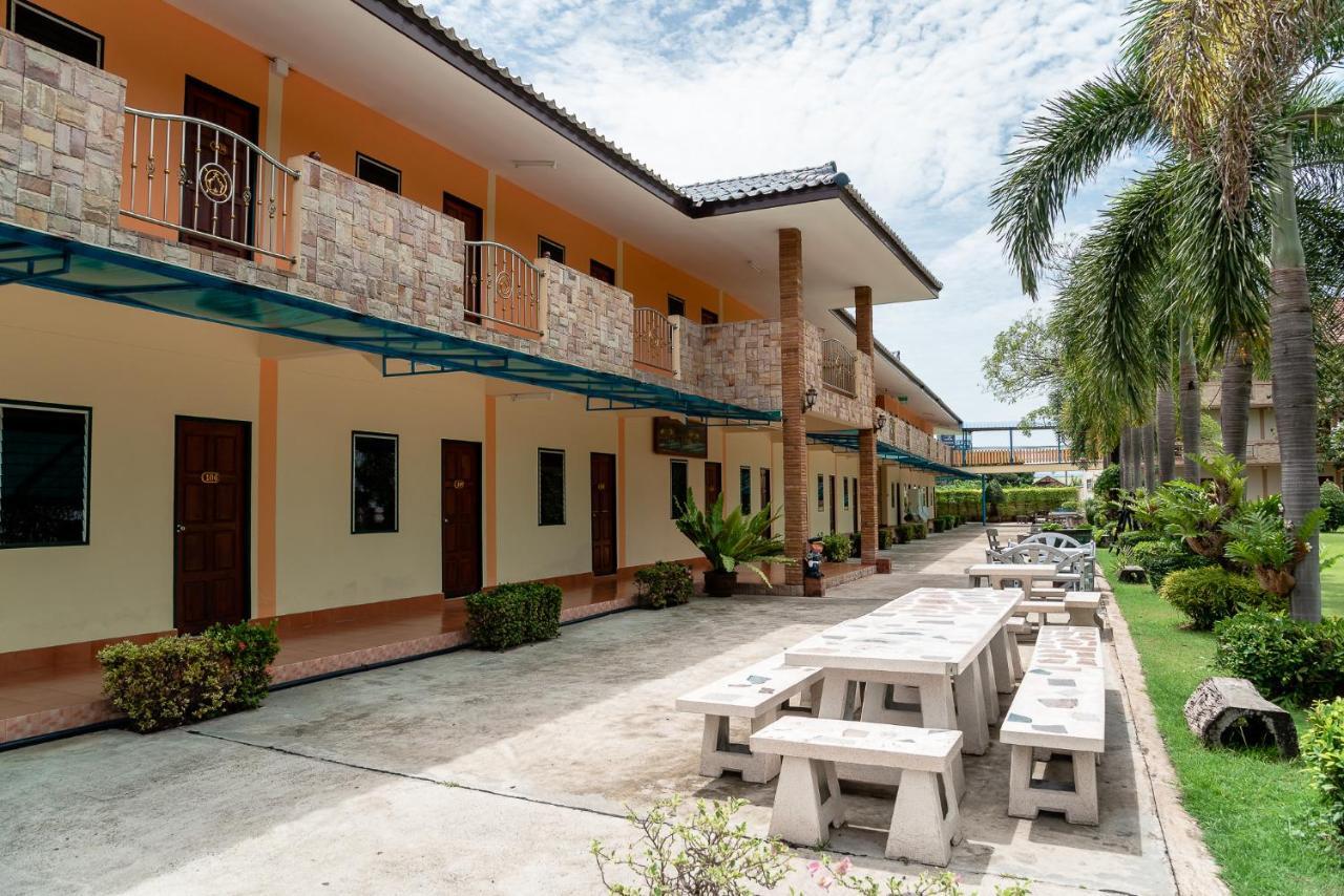 Pn Gold Resort Bangsaen Buitenkant foto